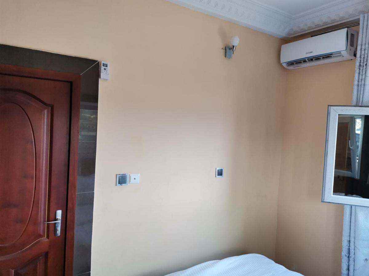 Residence Hoteliere Mb-202 C Douala Eksteriør billede