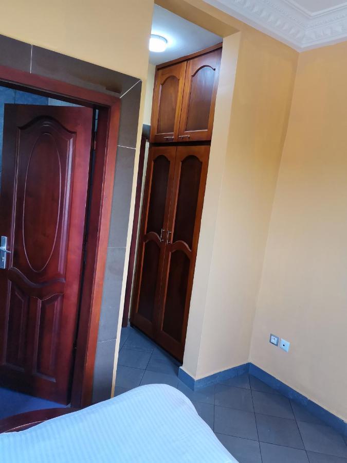 Residence Hoteliere Mb-202 C Douala Eksteriør billede